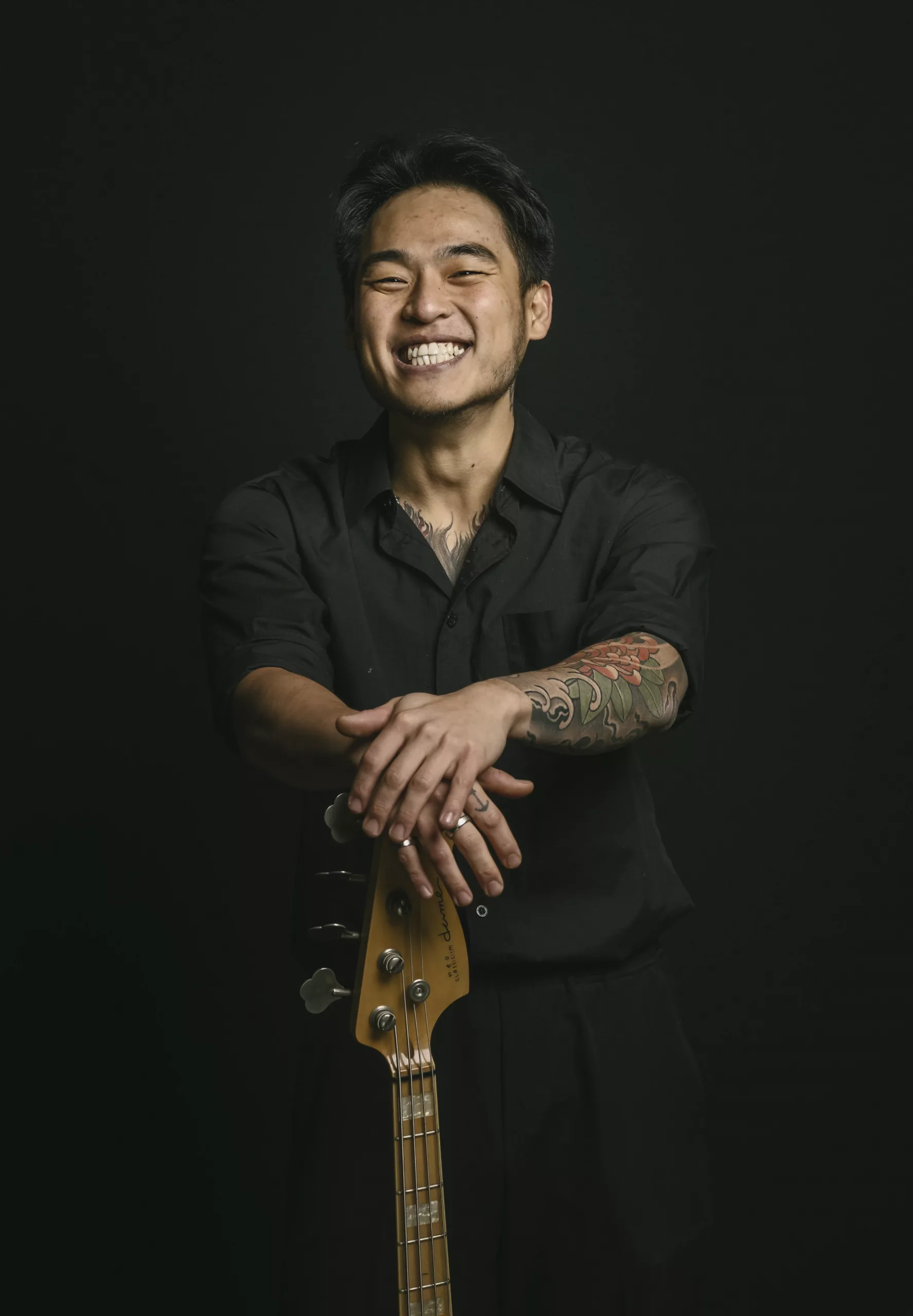 _DSF3646-Edit Musikerportrait des Bassisten Dominik Huong